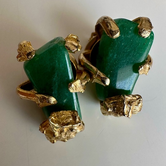 Vintage gold wrapped jade stone clip on earrings - Picture 2 of 5